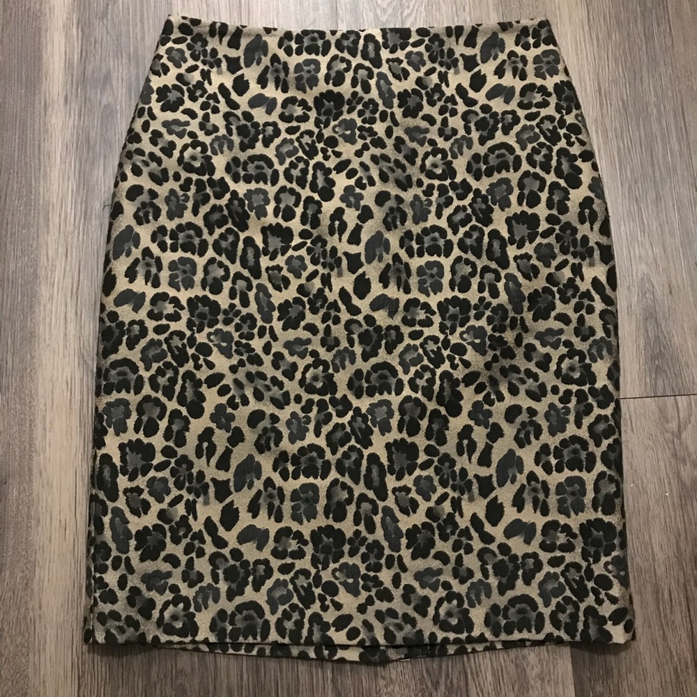 Ann Taylor leopard print pencil skirt Sz 2
